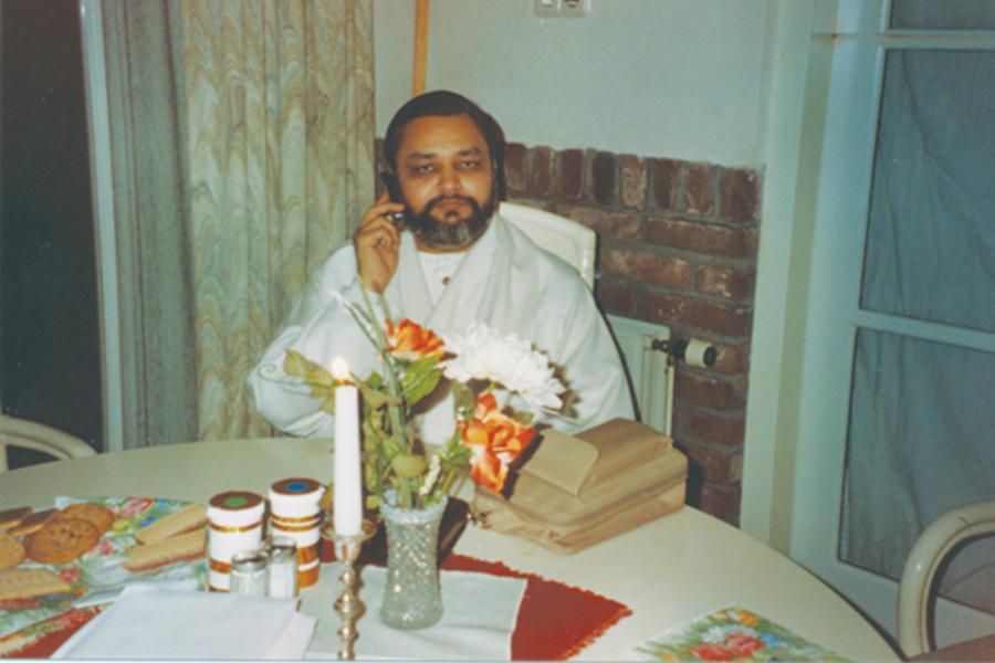 Brahmachari Ji visited Heibloom, office of Mother Divine at Holland, Dec. 2001